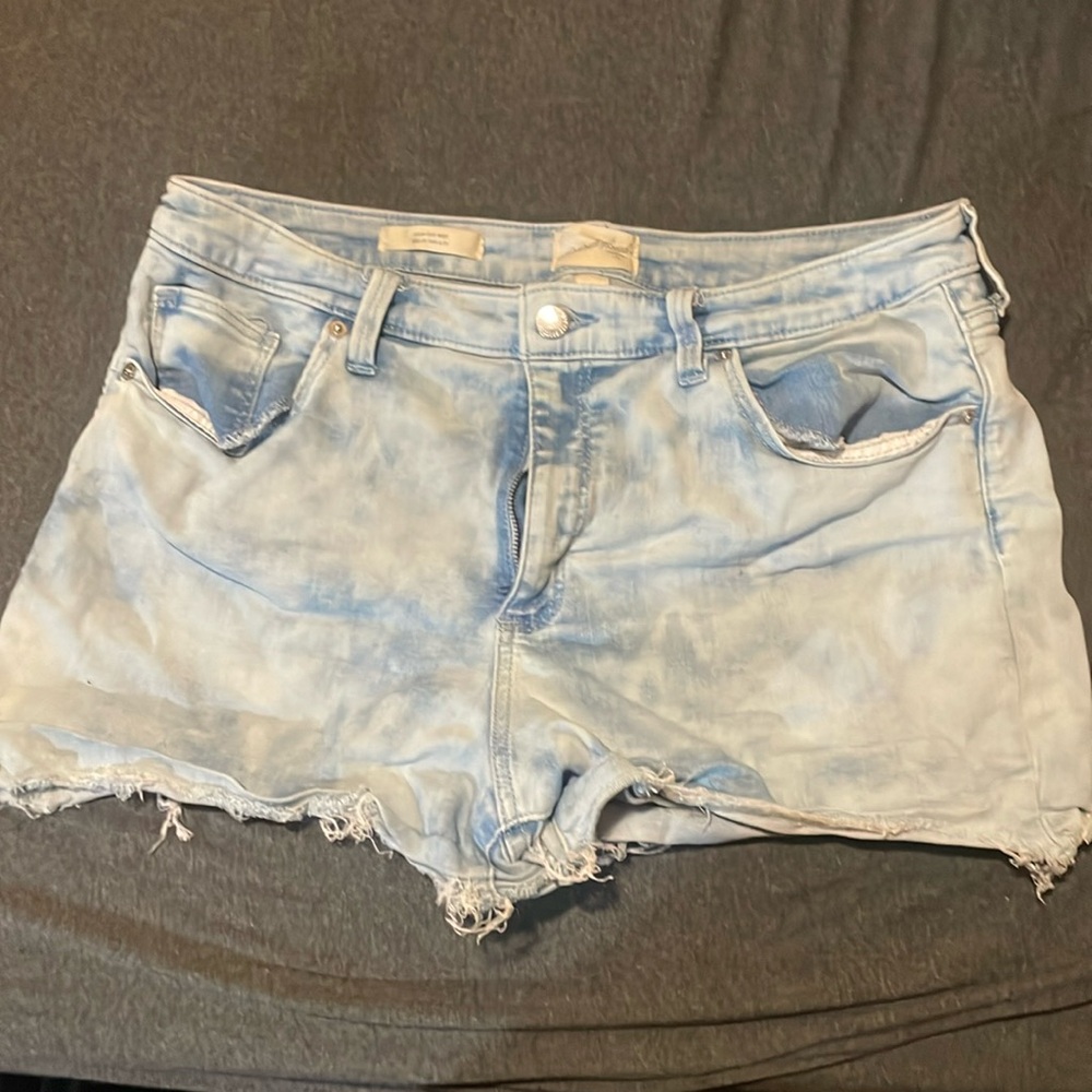 Light washed jean shorts from universal thread in a size 14.